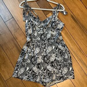 NWT‎ 🌼 Forever 21 Shorts Romper 😎🤩
